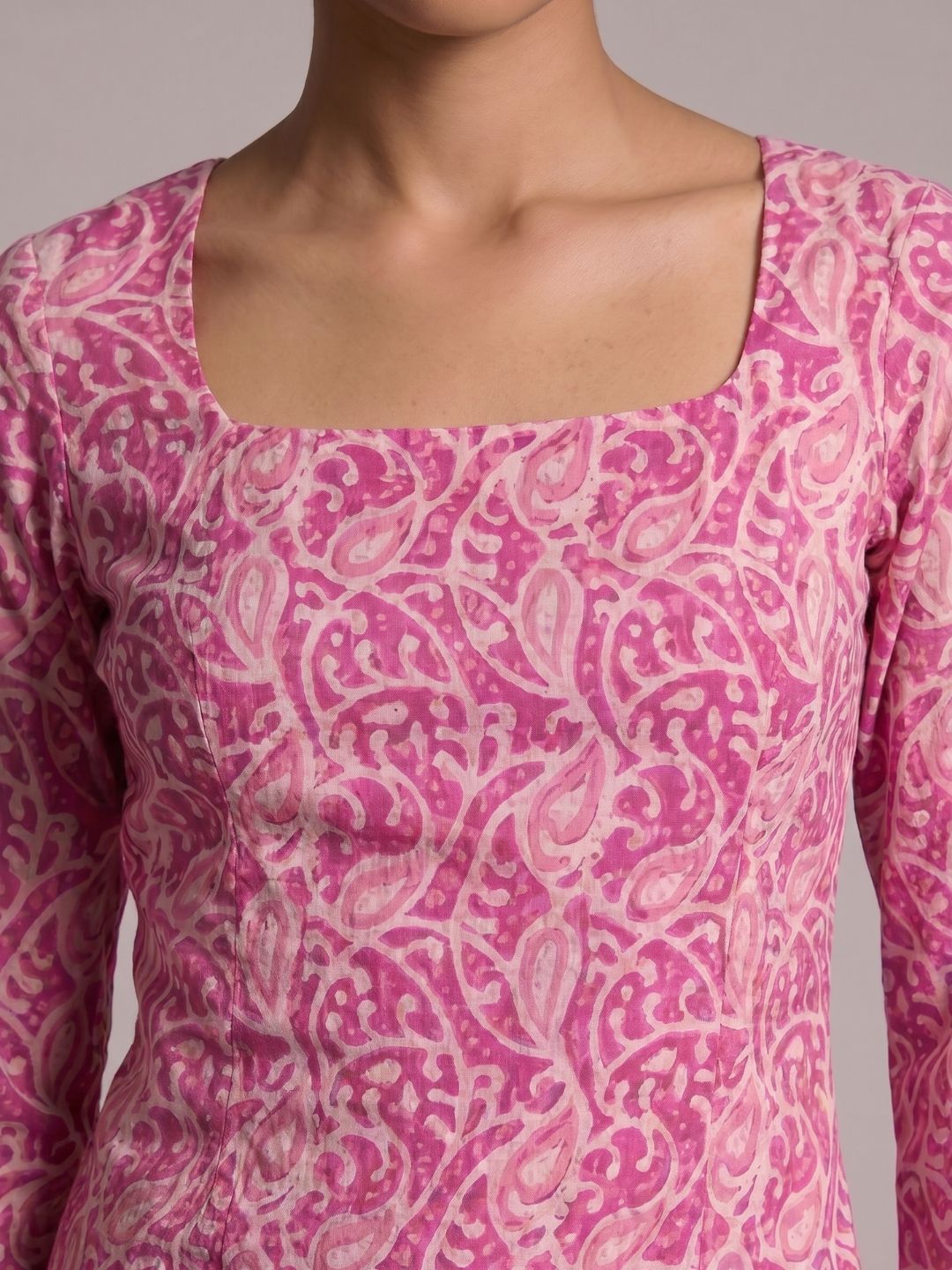 Aashi Sleeved Open-Back Kurti Top