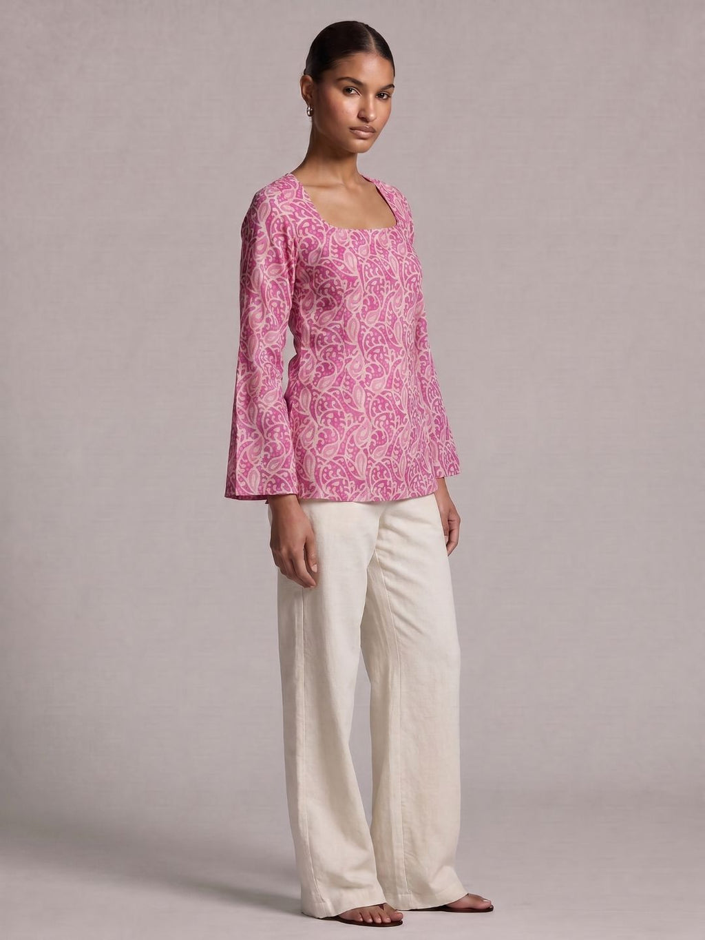 Aashi Sleeved Open-Back Kurti Top